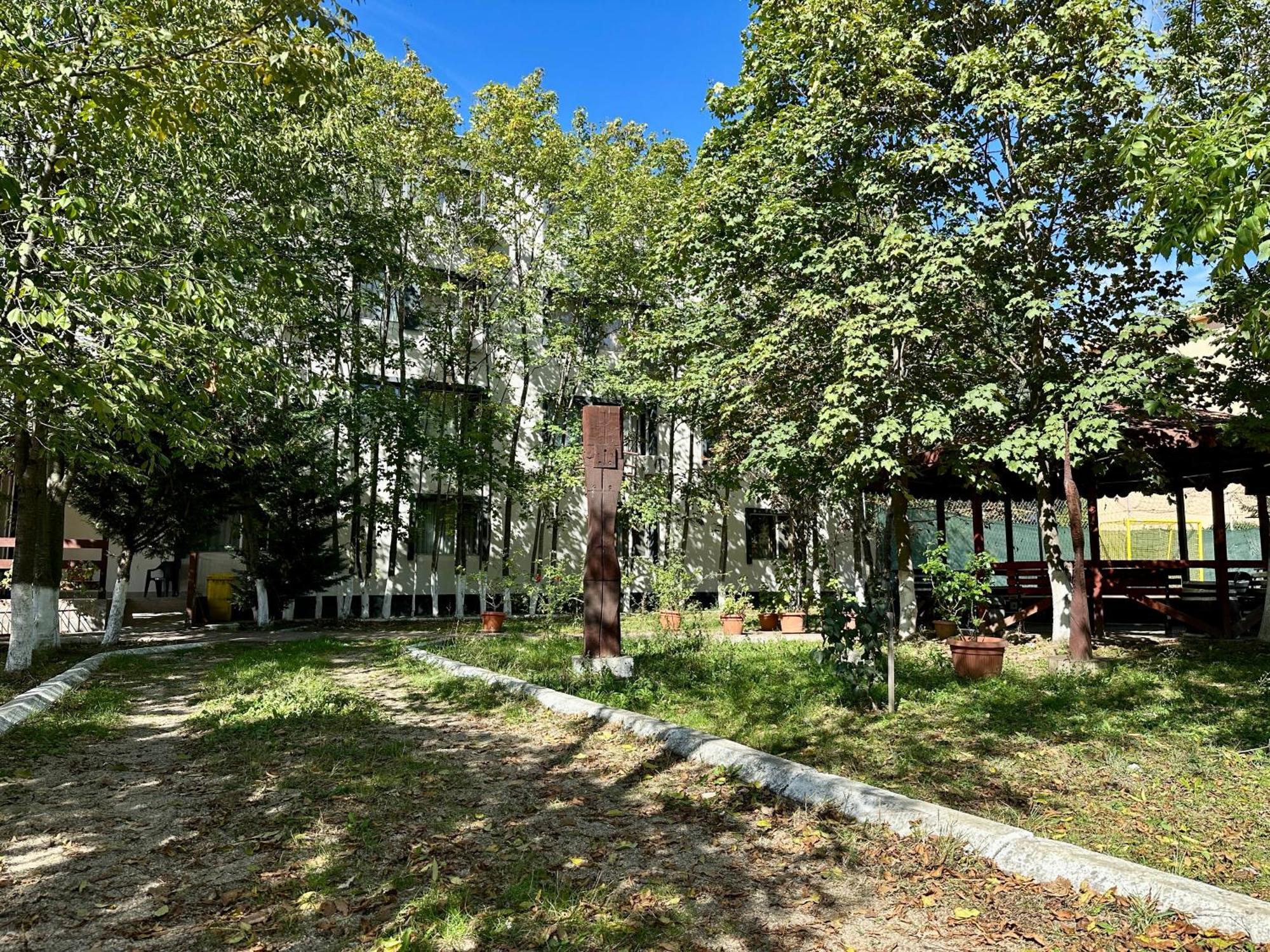 Hostel Horia Plopeni Exterior photo