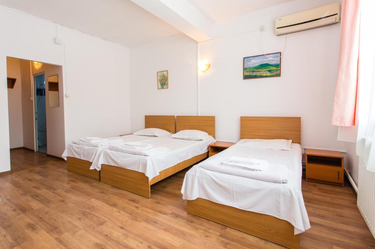 Hostel Horia Plopeni Exterior photo