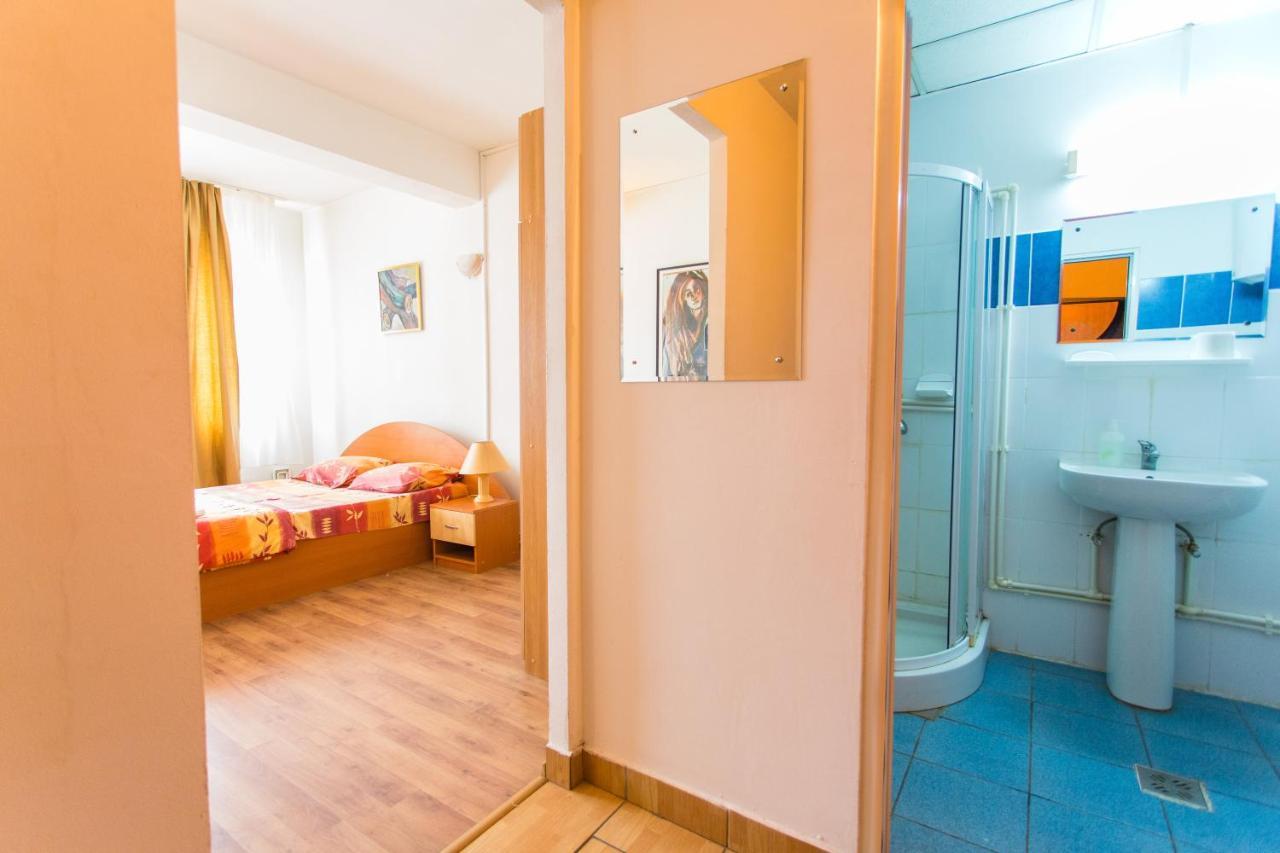 Hostel Horia Plopeni Exterior photo