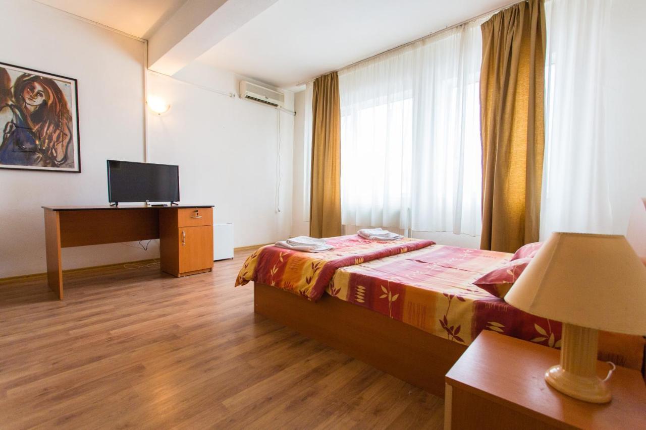 Hostel Horia Plopeni Exterior photo