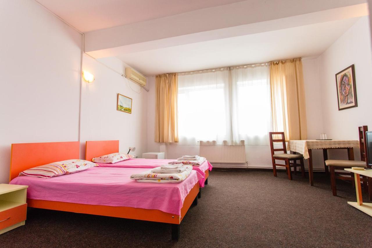 Hostel Horia Plopeni Exterior photo