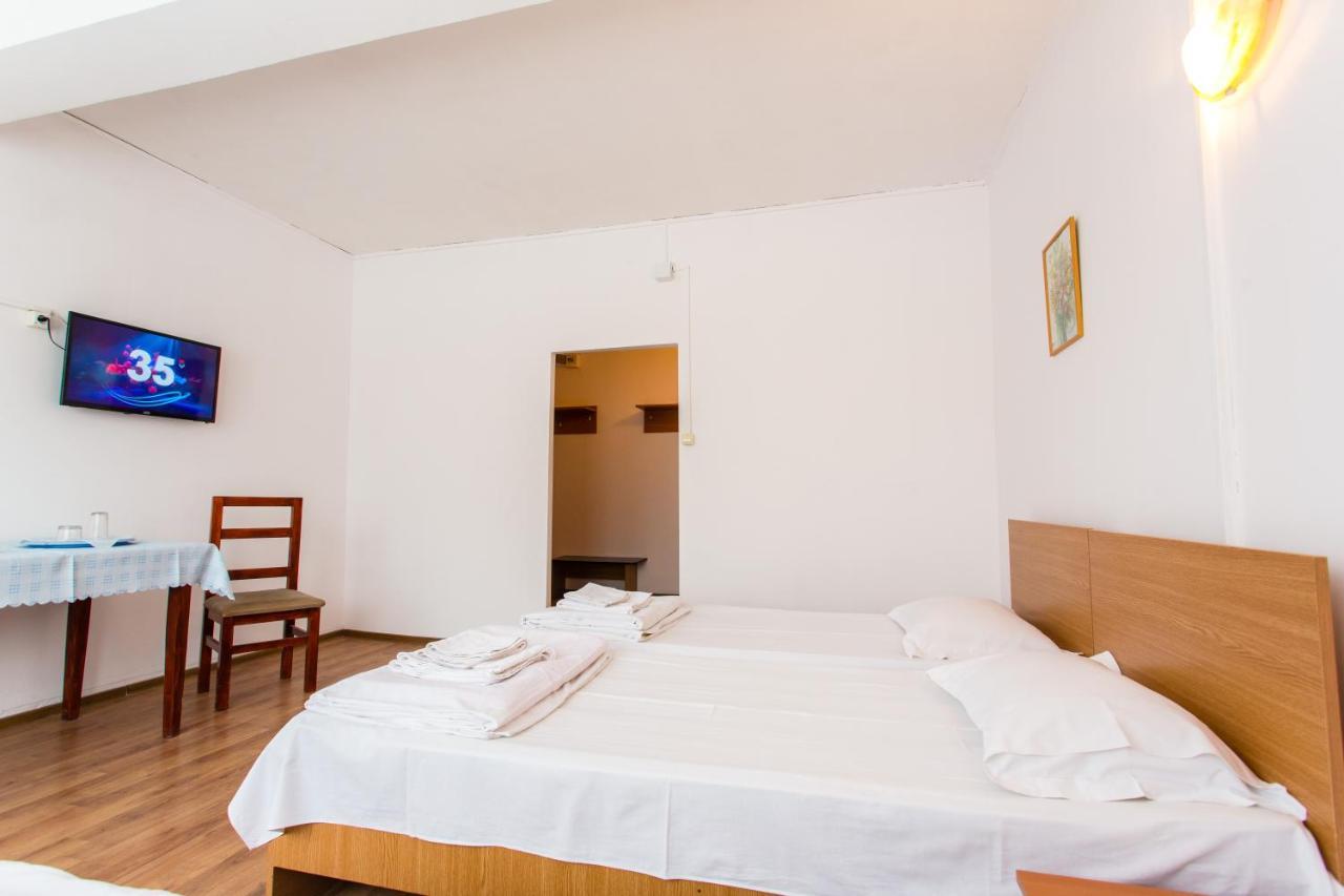 Hostel Horia Plopeni Exterior photo